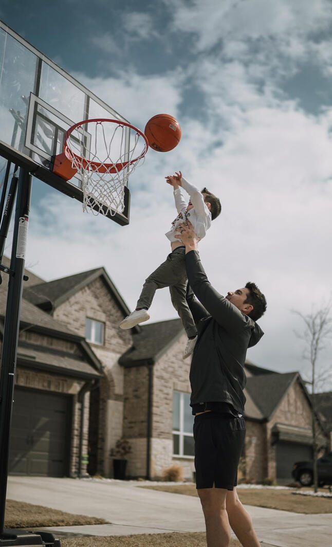 @Dad_Verb Influencer Lifestyle Portraits @Dad_Verb Influencer Lifestyle Portraits